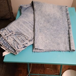 Cute frayed bottom wide legged jeans